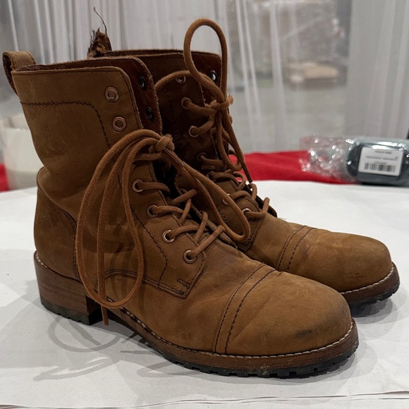 Patina Shoes - Stylish Brown Lace-Up Combat Boots for Women